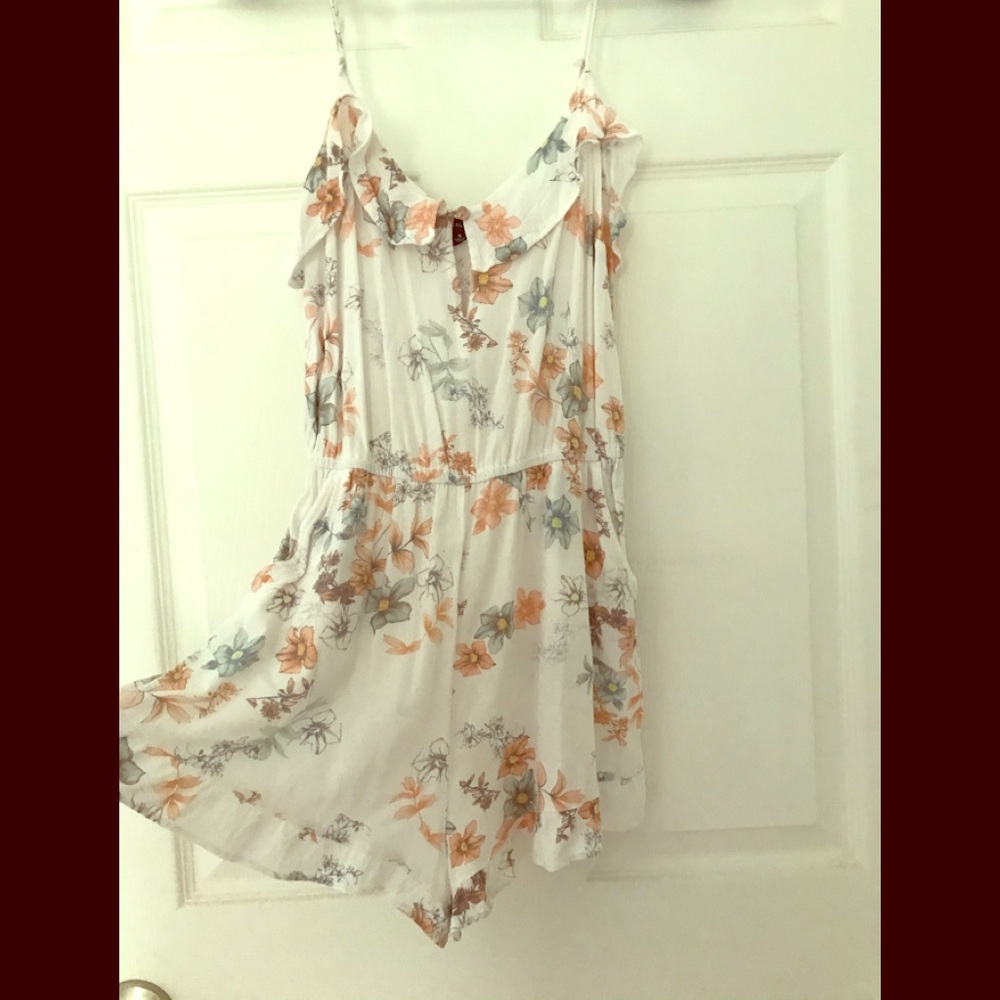 Kendall & Kylie romper size S